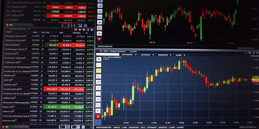 Swing Trading vs. Day Trading: Pros and Cons